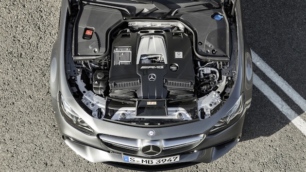 Mercedes-AMG E 63 S, Motoraufnahme; Kraftstoffverbrauch kombiniert: 9,2 – 8,9l/100 km; CO2-Emissionen kombiniert: 209 - 203 g/km // Mercedes-AMG E 63 S, engine shot; Fuel consumption combined: 9,2 – 8,9 l/100 km; Combined CO2 emissions: 209 - 203 g/km